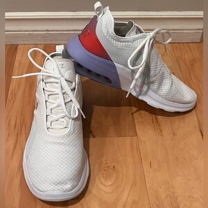 Nike Air Max Motion 2, women’s 9.5